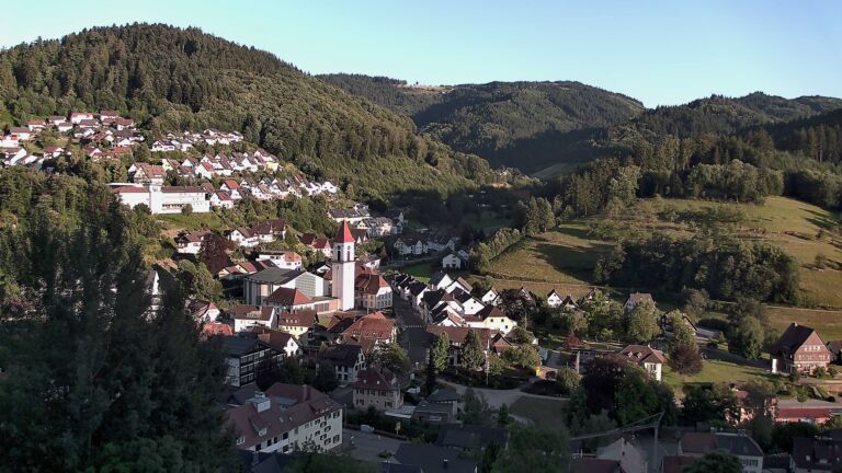 Dieses Bild zeigt eine Webcam-Aufnahme von Ottenhöfen, aufgenommen am Samstag, den 04.07.2026 um 20:20 Uhr