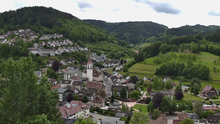 Dieses Bild zeigt eine Webcam-Aufnahme von Ottenhöfen, aufgenommen am Dienstag, den 19.05.2026 um 12:10 Uhr