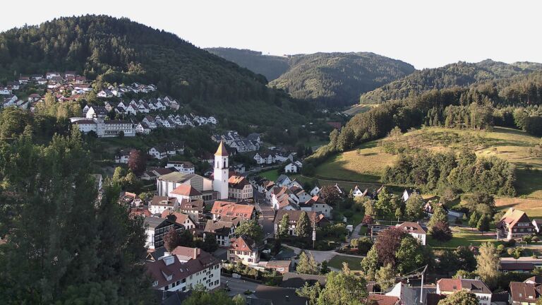 Dieses Bild zeigt eine Webcam-Aufnahme von Ottenhöfen, aufgenommen am Samstag, den 04.07.2026 um 06:50 Uhr