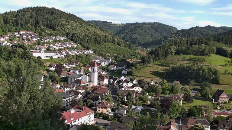 Dieses Bild zeigt eine Webcam-Aufnahme von Ottenhöfen, aufgenommen am Mittwoch, den 17.06.2026 um 19:20 Uhr