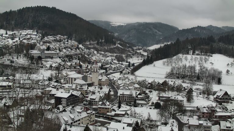 Dieses Bild zeigt eine Webcam-Aufnahme von Ottenhöfen, aufgenommen am Dienstag, den 06.01.2026 um 14:30 Uhr