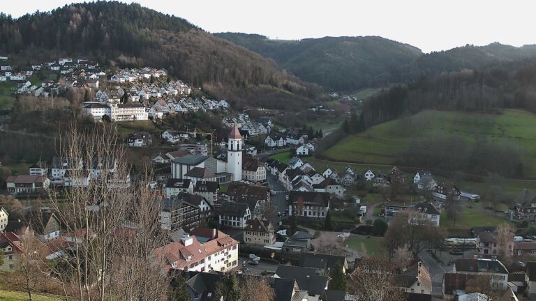 Dieses Bild zeigt eine Webcam-Aufnahme von Ottenhöfen, aufgenommen am Donnerstag, den 18.12.2025 um 15:20 Uhr