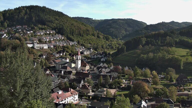 Dieses Bild zeigt eine Webcam-Aufnahme von Ottenhöfen, aufgenommen am Donnerstag, den 15.10.2026 um 16:10 Uhr