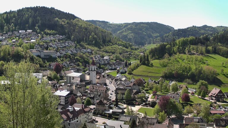 Dieses Bild zeigt eine Webcam-Aufnahme von Ottenhöfen, aufgenommen am Samstag, den 25.04.2026 um 11:30 Uhr