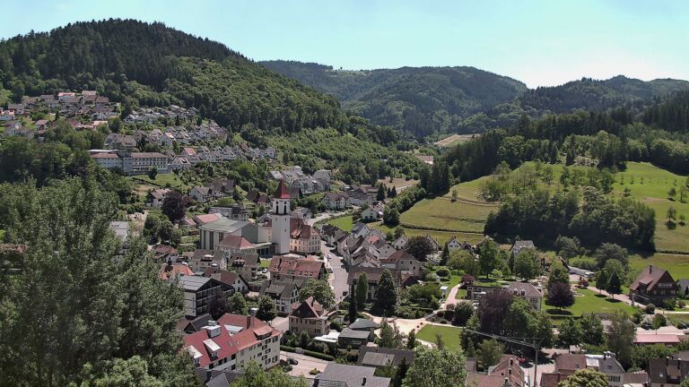 Dieses Bild zeigt eine Webcam-Aufnahme von Ottenhöfen, aufgenommen am Montag, den 15.06.2026 um 13:40 Uhr