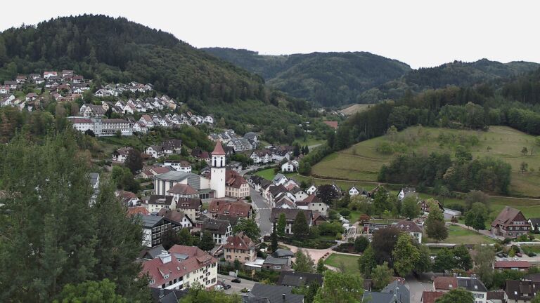 Dieses Bild zeigt eine Webcam-Aufnahme von Ottenhöfen, aufgenommen am Freitag, den 11.09.2026 um 08:10 Uhr
