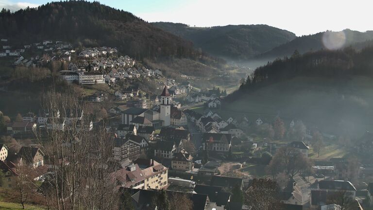 Dieses Bild zeigt eine Webcam-Aufnahme von Ottenhöfen, aufgenommen am Mittwoch, den 17.12.2025 um 14:10 Uhr