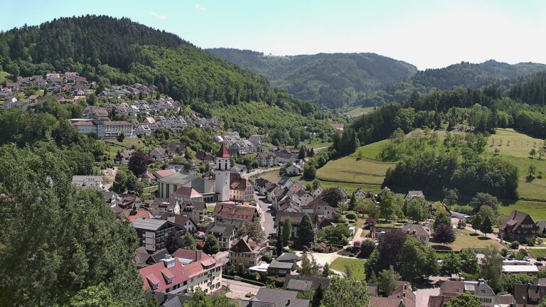 Dieses Bild zeigt eine Webcam-Aufnahme von Ottenhöfen, aufgenommen am Samstag, den 23.05.2026 um 14:20 Uhr