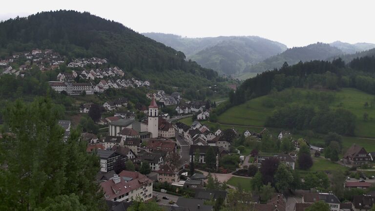 Dieses Bild zeigt eine Webcam-Aufnahme von Ottenhöfen, aufgenommen am Donnerstag, den 07.05.2026 um 13:00 Uhr