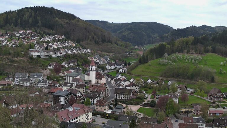 Dieses Bild zeigt eine Webcam-Aufnahme von Ottenhöfen, aufgenommen am Mittwoch, den 15.04.2026 um 19:20 Uhr