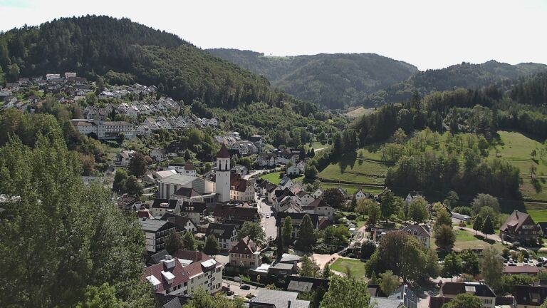 Dieses Bild zeigt eine Webcam-Aufnahme von Ottenhöfen, aufgenommen am Samstag, den 19.09.2026 um 13:00 Uhr