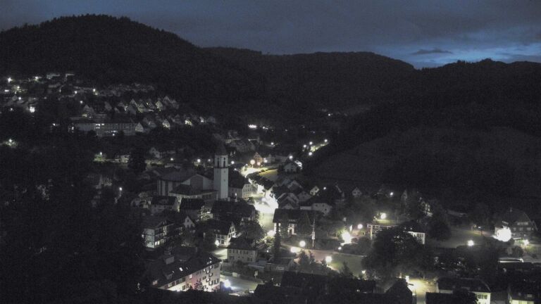 Dieses Bild zeigt eine Webcam-Aufnahme von Ottenhöfen, aufgenommen am Freitag, den 05.06.2026 um 04:30 Uhr