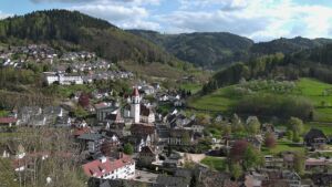 Dieses Bild zeigt eine Webcam-Aufnahme von Ottenhöfen, aufgenommen am Freitag, den 17.04.2026 um 17:20 Uhr