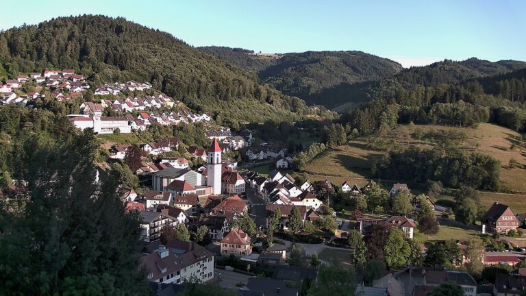 Dieses Bild zeigt eine Webcam-Aufnahme von Ottenhöfen, aufgenommen am Freitag, den 10.07.2026 um 20:10 Uhr