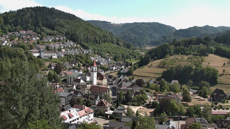 Dieses Bild zeigt eine Webcam-Aufnahme von Ottenhöfen, aufgenommen am Dienstag, den 11.08.2026 um 15:50 Uhr