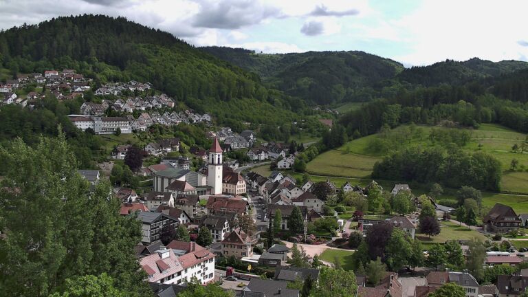 Dieses Bild zeigt eine Webcam-Aufnahme von Ottenhöfen, aufgenommen am Donnerstag, den 21.05.2026 um 16:00 Uhr