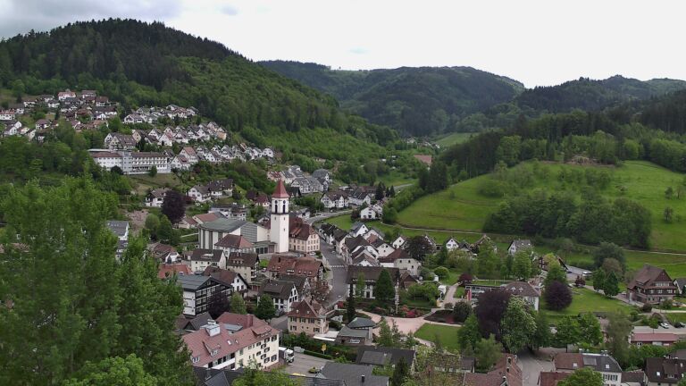 Dieses Bild zeigt eine Webcam-Aufnahme von Ottenhöfen, aufgenommen am Mittwoch, den 06.05.2026 um 13:20 Uhr