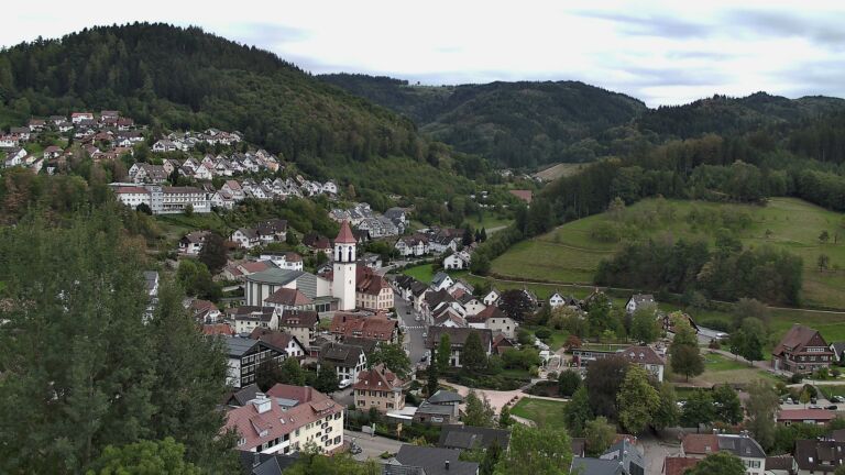 Dieses Bild zeigt eine Webcam-Aufnahme von Ottenhöfen, aufgenommen am Freitag, den 18.09.2026 um 16:40 Uhr