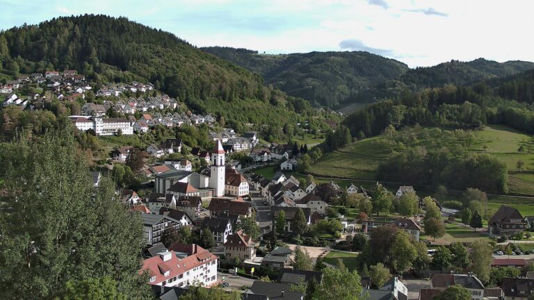 Dieses Bild zeigt eine Webcam-Aufnahme von Ottenhöfen, aufgenommen am Donnerstag, den 17.09.2026 um 17:10 Uhr
