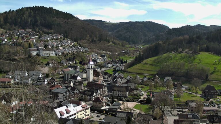 Dieses Bild zeigt eine Webcam-Aufnahme von Ottenhöfen, aufgenommen am Montag, den 06.04.2026 um 15:20 Uhr