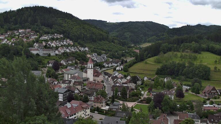 Dieses Bild zeigt eine Webcam-Aufnahme von Ottenhöfen, aufgenommen am Donnerstag, den 04.06.2026 um 13:30 Uhr
