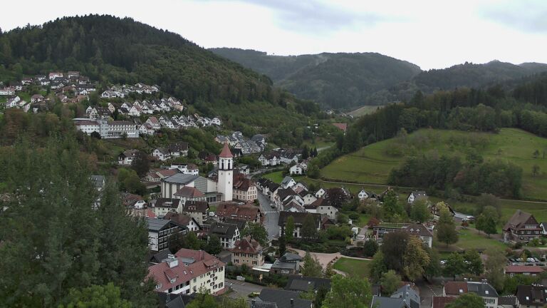 Dieses Bild zeigt eine Webcam-Aufnahme von Ottenhöfen, aufgenommen am Sonntag, den 11.10.2026 um 13:40 Uhr