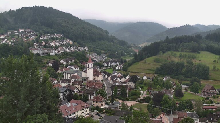 Dieses Bild zeigt eine Webcam-Aufnahme von Ottenhöfen, aufgenommen am Mittwoch, den 01.07.2026 um 07:40 Uhr