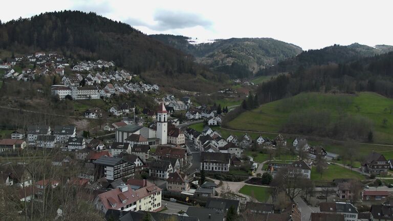 Dieses Bild zeigt eine Webcam-Aufnahme von Ottenhöfen, aufgenommen am Mittwoch, den 01.04.2026 um 16:00 Uhr