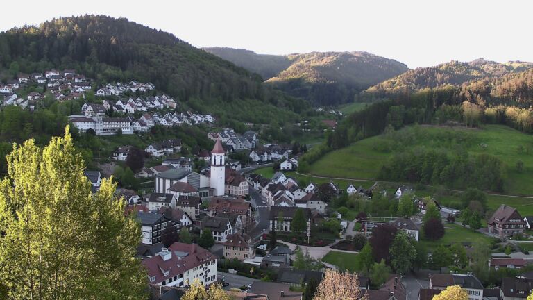Dieses Bild zeigt eine Webcam-Aufnahme von Ottenhöfen, aufgenommen am Freitag, den 01.05.2026 um 07:10 Uhr