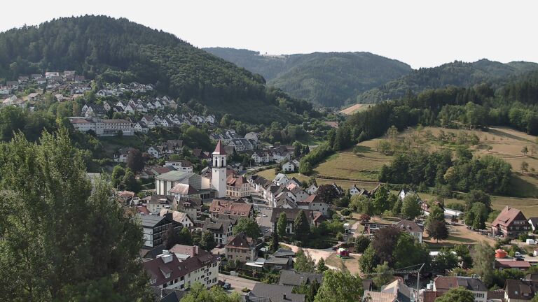 Dieses Bild zeigt eine Webcam-Aufnahme von Ottenhöfen, aufgenommen am Sonntag, den 26.07.2026 um 09:50 Uhr