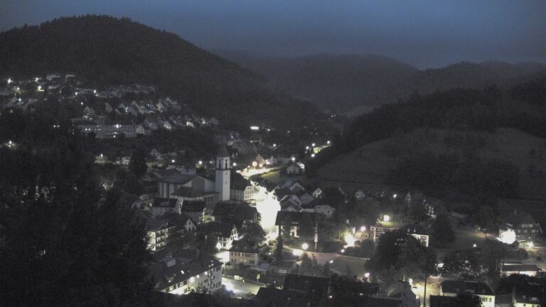 Dieses Bild zeigt eine Webcam-Aufnahme von Ottenhöfen, aufgenommen am Mittwoch, den 01.07.2026 um 04:30 Uhr