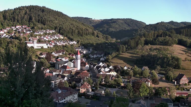 Dieses Bild zeigt eine Webcam-Aufnahme von Ottenhöfen, aufgenommen am Dienstag, den 28.07.2026 um 20:00 Uhr