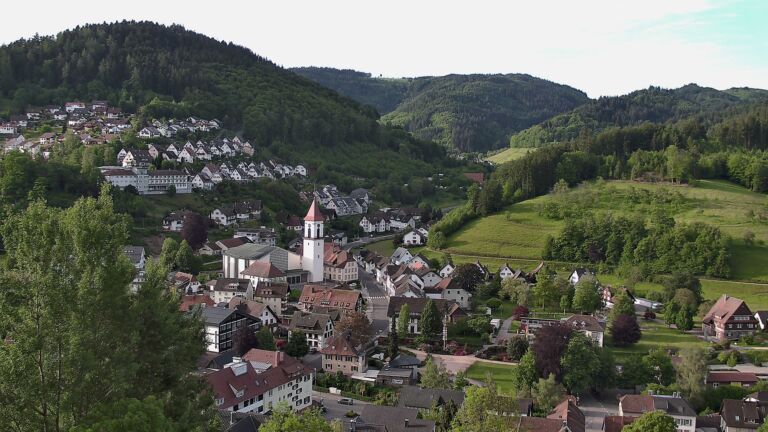 Dieses Bild zeigt eine Webcam-Aufnahme von Ottenhöfen, aufgenommen am Sonntag, den 17.05.2026 um 07:40 Uhr