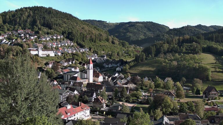 Dieses Bild zeigt eine Webcam-Aufnahme von Ottenhöfen, aufgenommen am Montag, den 14.09.2026 um 17:50 Uhr