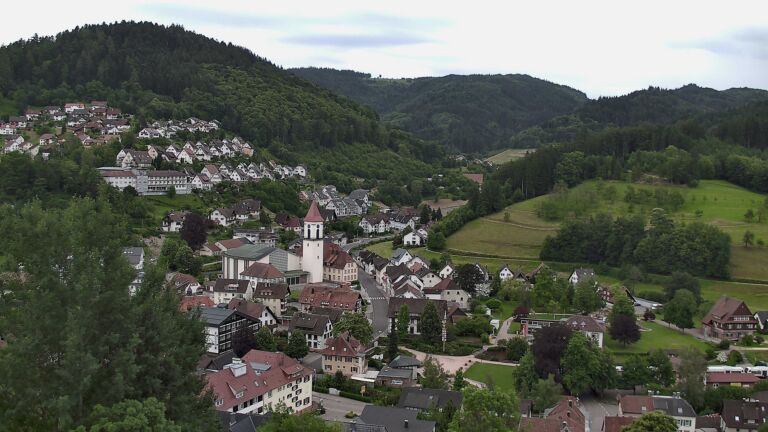 Dieses Bild zeigt eine Webcam-Aufnahme von Ottenhöfen, aufgenommen am Montag, den 08.06.2026 um 16:30 Uhr