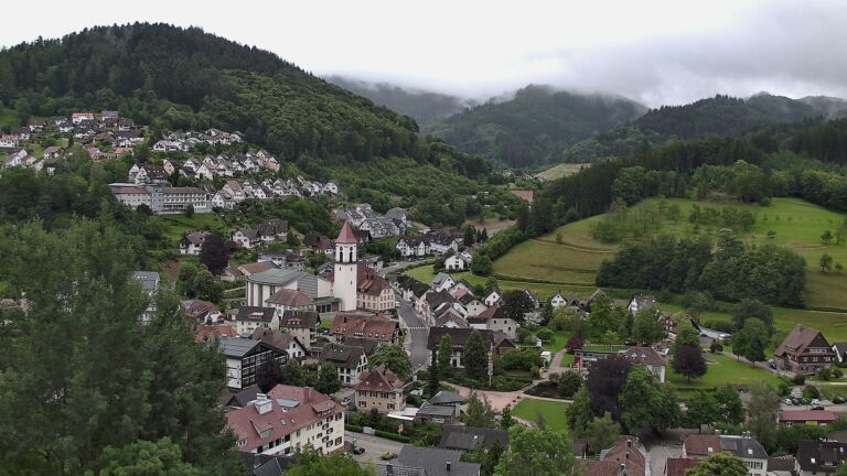 Dieses Bild zeigt eine Webcam-Aufnahme von Ottenhöfen, aufgenommen am Dienstag, den 09.06.2026 um 10:10 Uhr