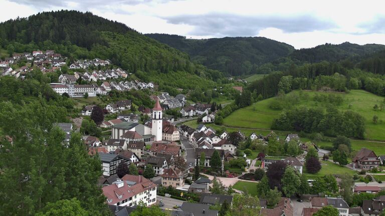 Dieses Bild zeigt eine Webcam-Aufnahme von Ottenhöfen, aufgenommen am Dienstag, den 12.05.2026 um 15:50 Uhr