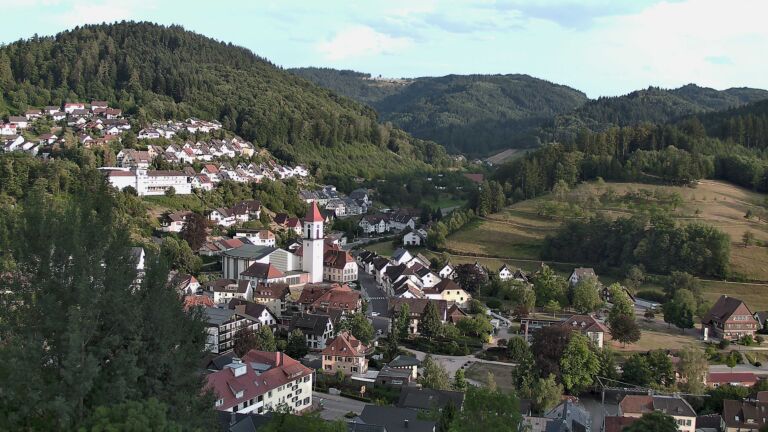 Dieses Bild zeigt eine Webcam-Aufnahme von Ottenhöfen, aufgenommen am Dienstag, den 04.08.2026 um 19:50 Uhr