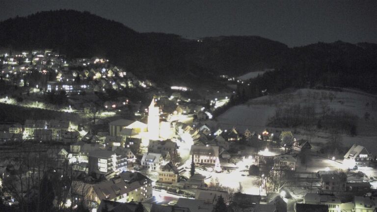 Dieses Bild zeigt eine Webcam-Aufnahme von Ottenhöfen, aufgenommen am Montag, den 05.01.2026 um 21:30 Uhr