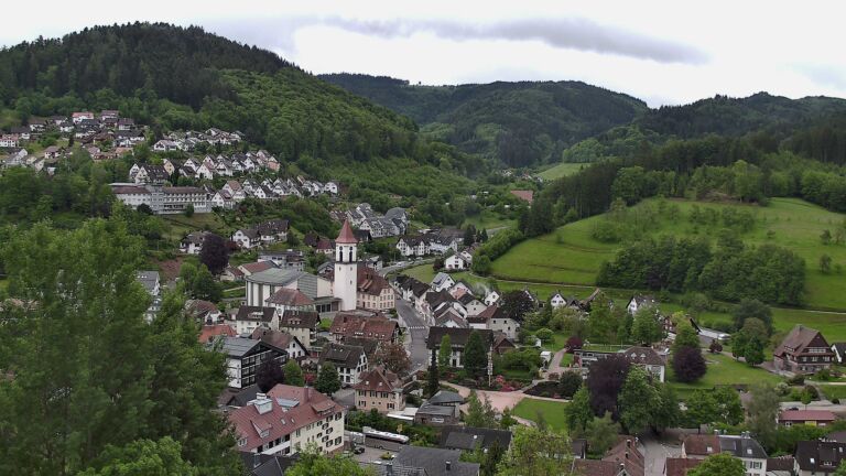 Dieses Bild zeigt eine Webcam-Aufnahme von Ottenhöfen, aufgenommen am Freitag, den 15.05.2026 um 08:20 Uhr