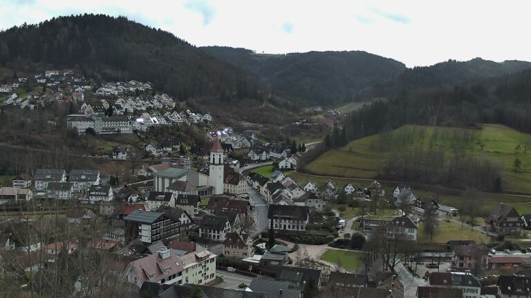 Dieses Bild zeigt eine Webcam-Aufnahme von Ottenhöfen, aufgenommen am Freitag, den 13.02.2026 um 13:10 Uhr