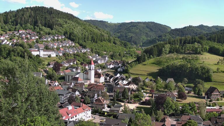 Dieses Bild zeigt eine Webcam-Aufnahme von Ottenhöfen, aufgenommen am Samstag, den 23.05.2026 um 17:50 Uhr