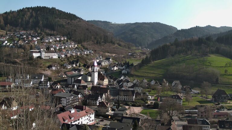 Dieses Bild zeigt eine Webcam-Aufnahme von Ottenhöfen, aufgenommen am Freitag, den 20.03.2026 um 16:00 Uhr