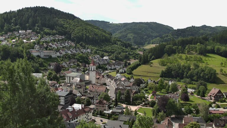 Dieses Bild zeigt eine Webcam-Aufnahme von Ottenhöfen, aufgenommen am Montag, den 08.06.2026 um 10:50 Uhr
