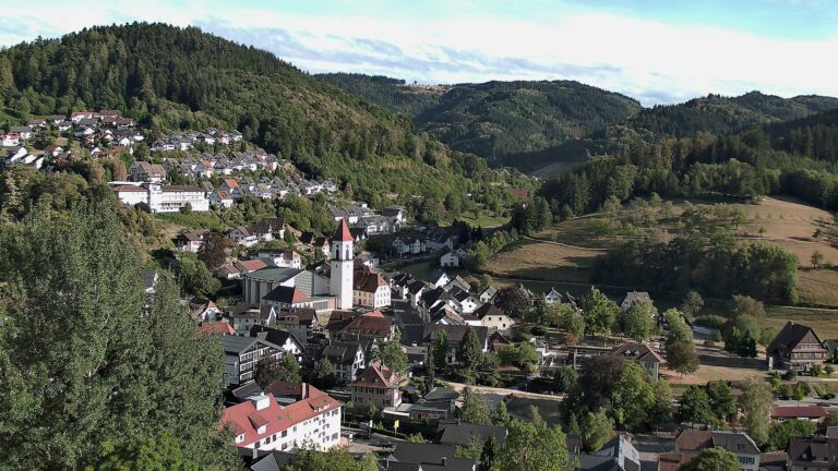 Dieses Bild zeigt eine Webcam-Aufnahme von Ottenhöfen, aufgenommen am Donnerstag, den 20.08.2026 um 18:30 Uhr