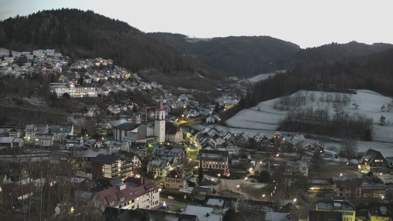 Dieses Bild zeigt eine Webcam-Aufnahme von Ottenhöfen, aufgenommen am Dienstag, den 30.12.2025 um 17:10 Uhr