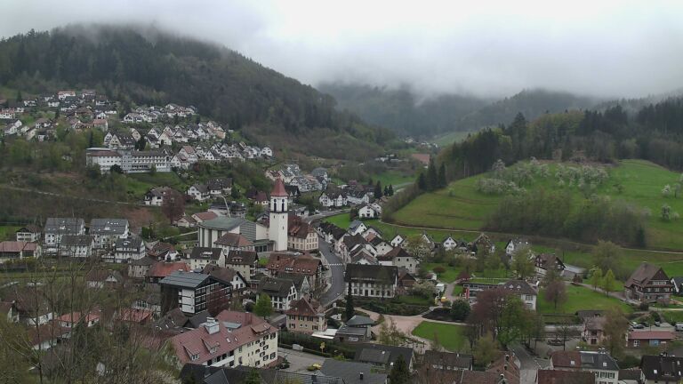 Dieses Bild zeigt eine Webcam-Aufnahme von Ottenhöfen, aufgenommen am Montag, den 13.04.2026 um 12:10 Uhr