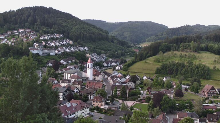 Dieses Bild zeigt eine Webcam-Aufnahme von Ottenhöfen, aufgenommen am Sonntag, den 31.05.2026 um 06:10 Uhr