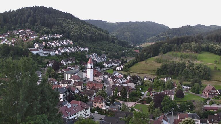 Dieses Bild zeigt eine Webcam-Aufnahme von Ottenhöfen, aufgenommen am Mittwoch, den 17.06.2026 um 05:40 Uhr