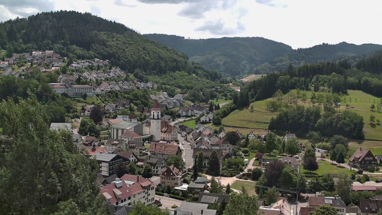 Dieses Bild zeigt eine Webcam-Aufnahme von Ottenhöfen, aufgenommen am Dienstag, den 30.06.2026 um 13:10 Uhr